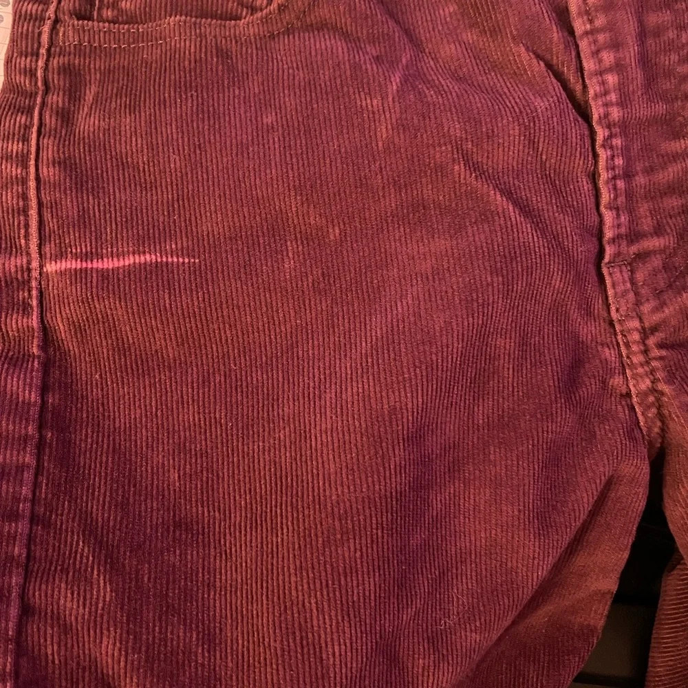 Levi's Ribcage Straight Ankle Jeans in Deep Burgundy Corduroy, 26 - Picture 8 of 13